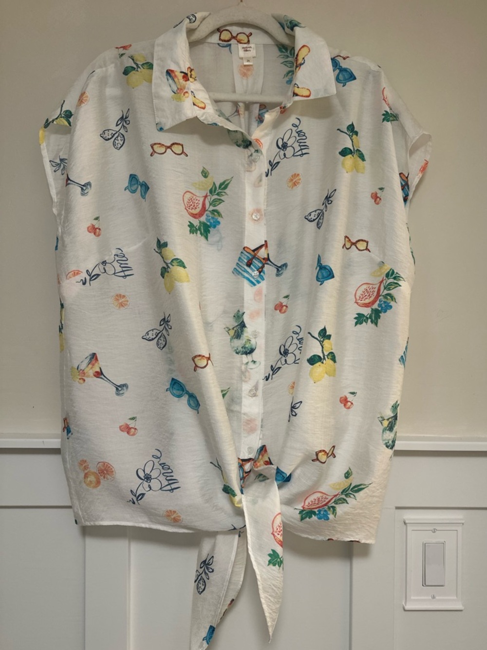 Women’s White Button-Down Tie-Hem Shirt with Multicolor Italian/Fruit Print